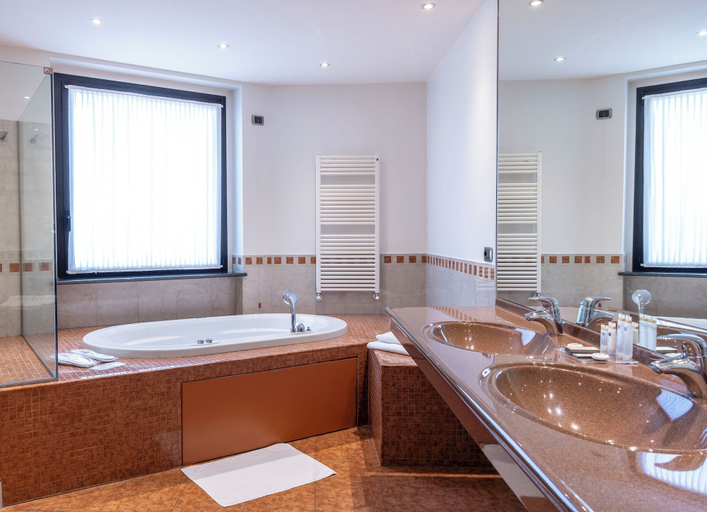 Bathroom 4, Hotel Nord, Lodi