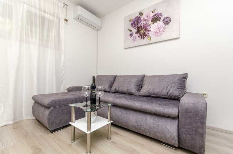Others 4, Apartment Mia, Trogir