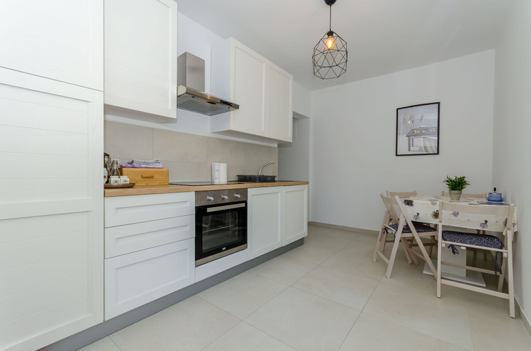 Others 5, Apartments Pleasures, Jelsa