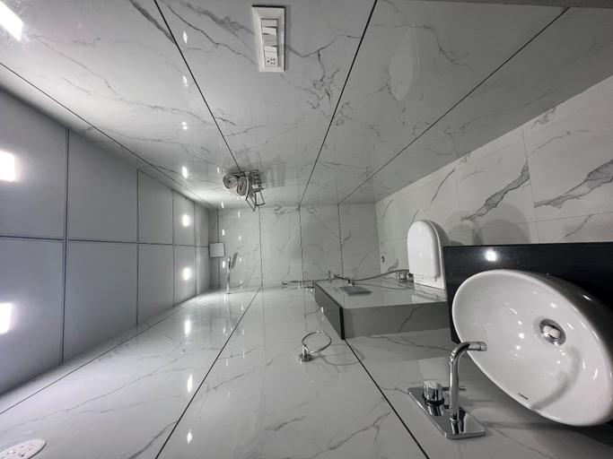 Bathroom 3, Ritumbraha Hotel & Resort, Alwar