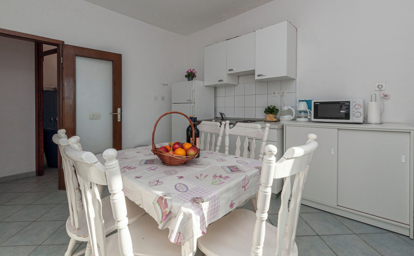 Private kitchen 4, Apartments Near Beach, Dugi Rat