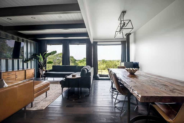 Interior 5, Luxury 4-bedroom Container Home, Hot-tub & Firepit, Kendall
