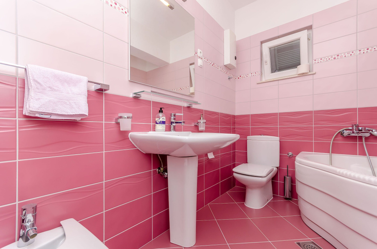 Bathroom 4, Apartments Doric, Trogir