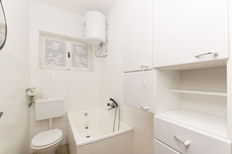 Bathroom, Apartment In the Shadow, Šibenik