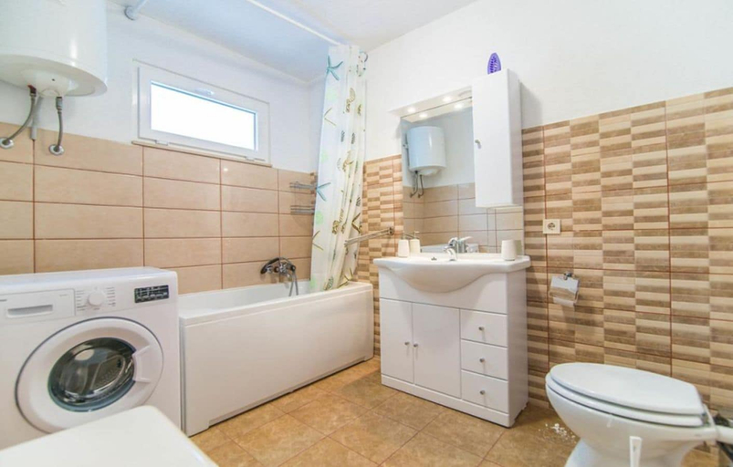 Bathroom, Apartment Ina, Selca