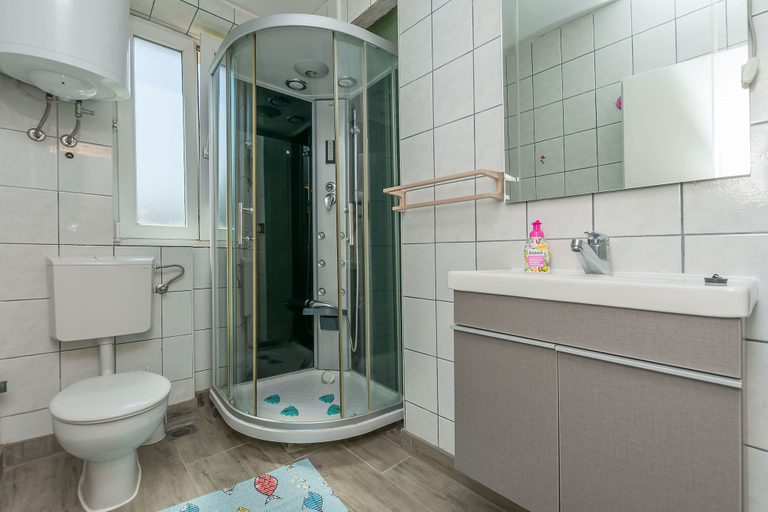 Bathroom, Apartment Mandic, Omiš