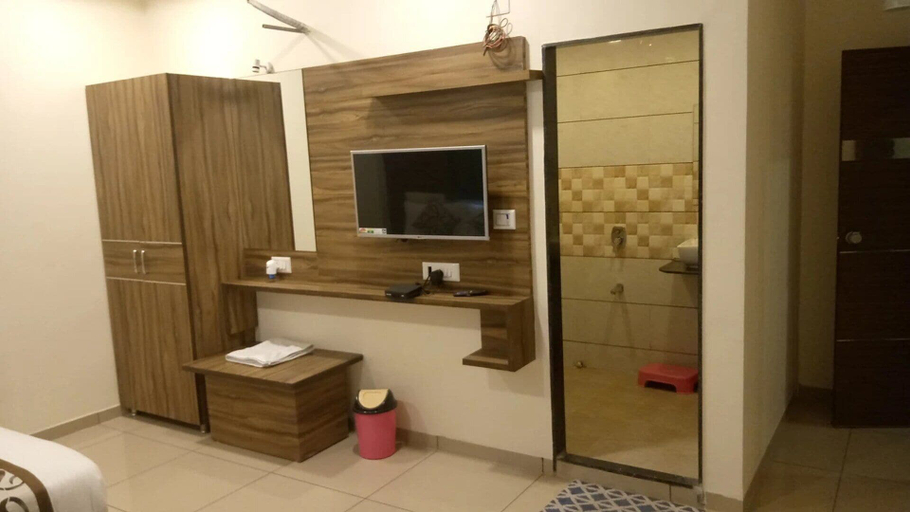 Bathroom 3, Hotel RK Palace, Ahmadabad
