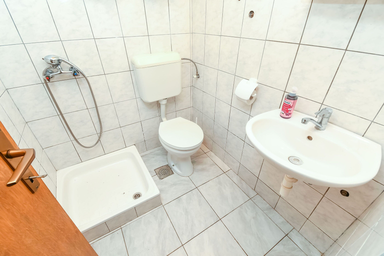 Bathroom, House Small Robinson, Marina