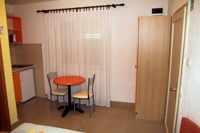 Bedroom 2, Apartments Sini, Makarska