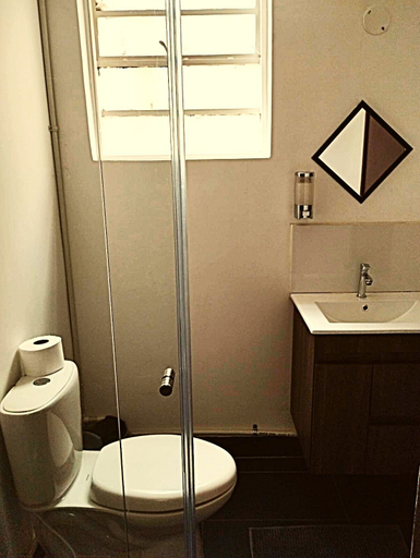 Bathroom 4, ApartaHotel Retiro 79, Santafé de Bogotá