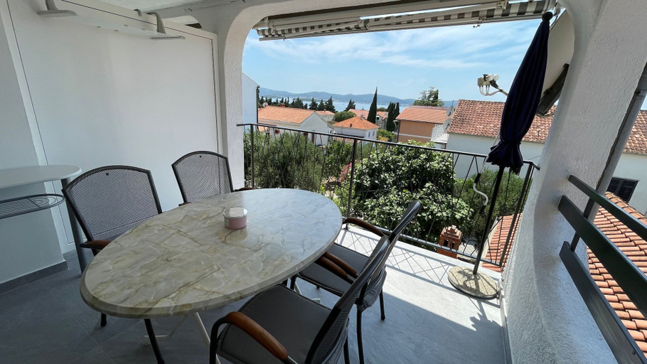 Others 2, Apartments Rouge, Sveti Filip i Jakov