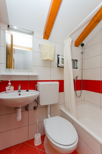 Bathroom 3, House Ancica, Šolta