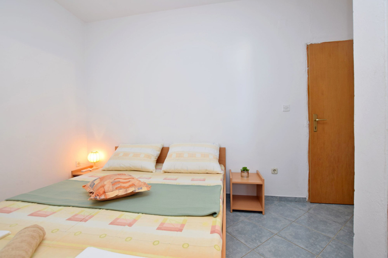 Others 2, Apartment and Rooms Mila, Starigrad