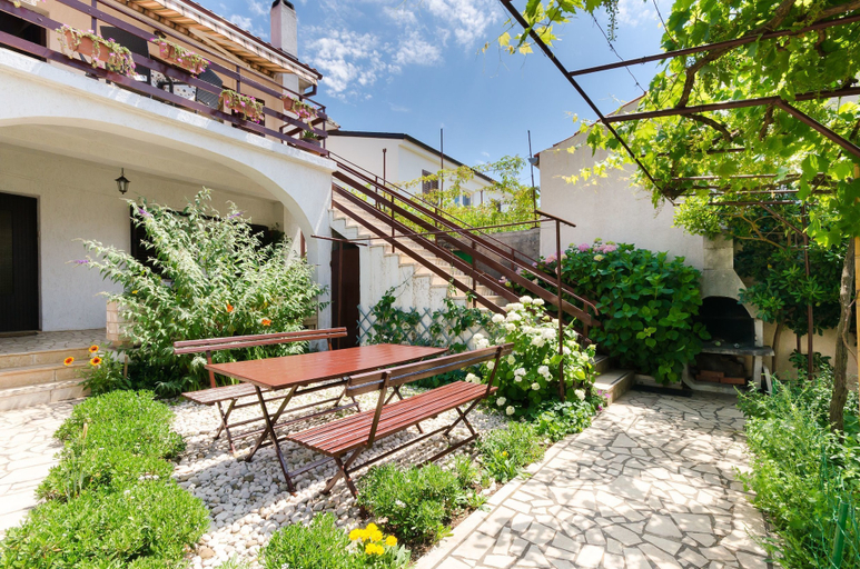 Others 5, Apartments Puntica, Punat