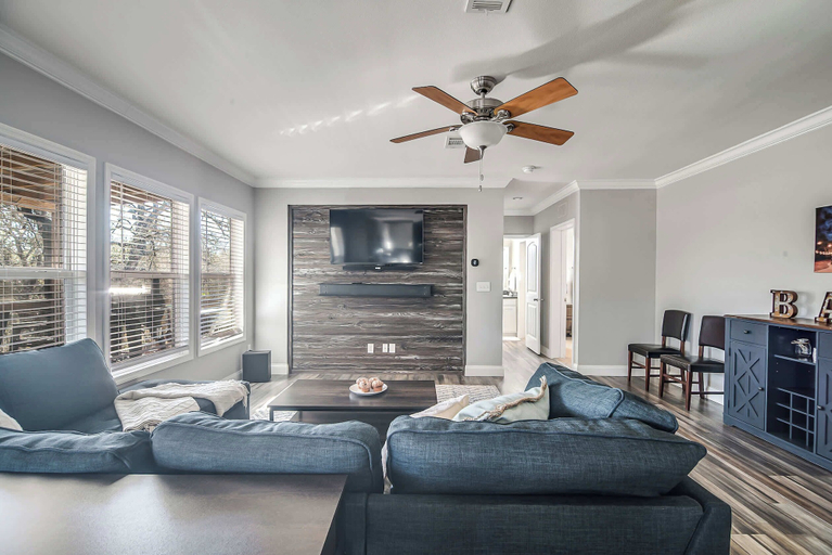 Living area 3, Hye Life in the Hill Country!, Blanco