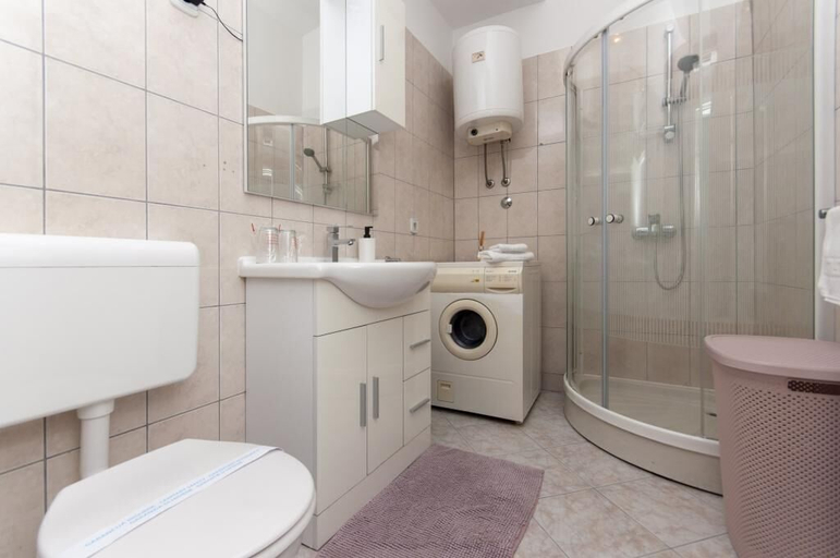 Bathroom 3, Apartment Love, Dugi Rat