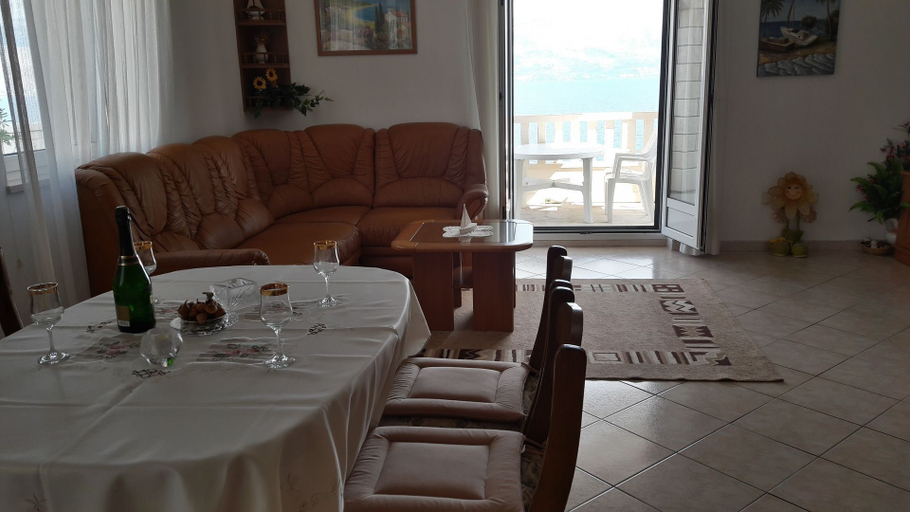 Others 4, Apartment Juri, Postira