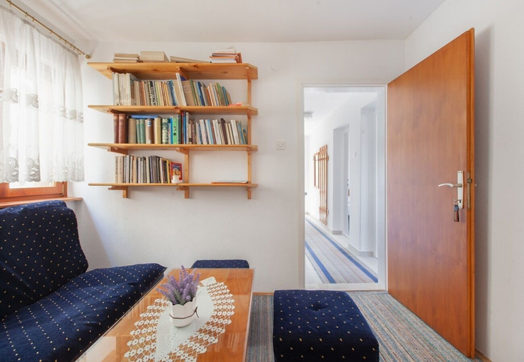 Others 4, Apartment Ante M, Brela