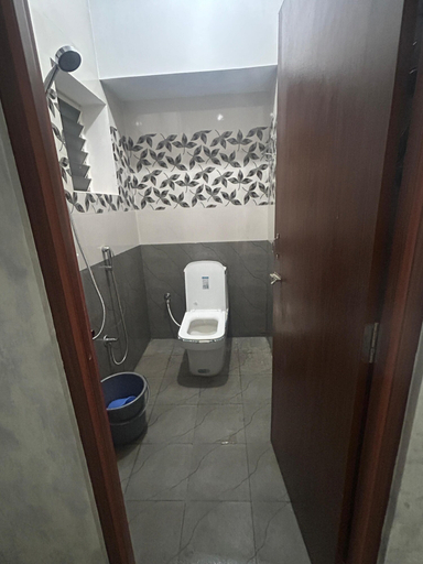 Bathroom 5, Sai Plaza Lodge, Tiruchirappalli