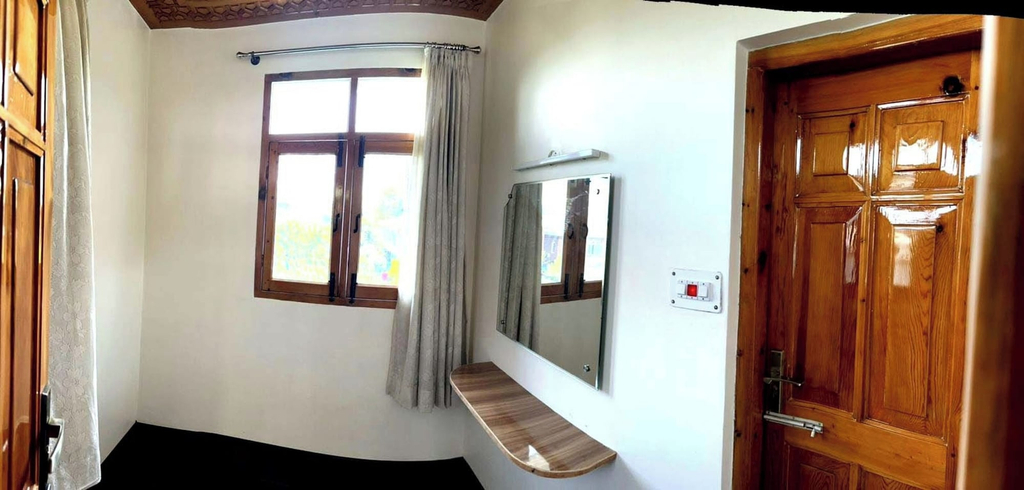 Bathroom 5, Red Wood Nishat Dal Lake, Srinagar