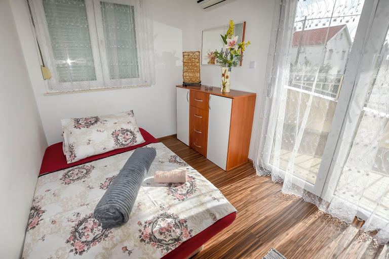 Room 4, House Levanat, Polača