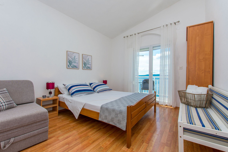 Others 5, Apartment Terezija, Omiš