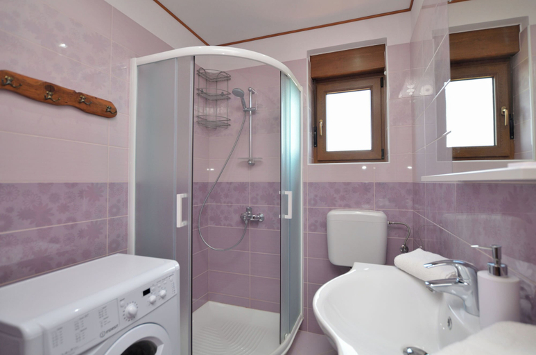 Bathroom 2, House Pobri, Opatija/Veprinac