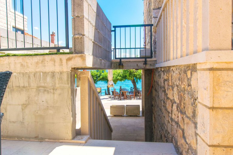 Others 3, Apartment Centar, Postira