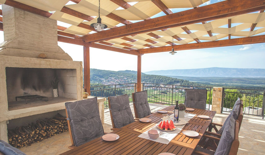 BBQ/picnic area, Apartment Peace and Quiet, Jelsa