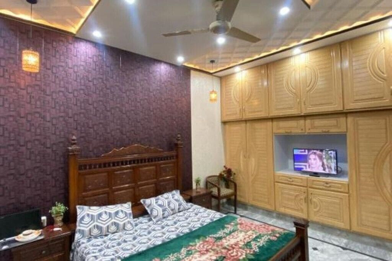 Room 2, Hotel Gulistan Inn, Faisalabad