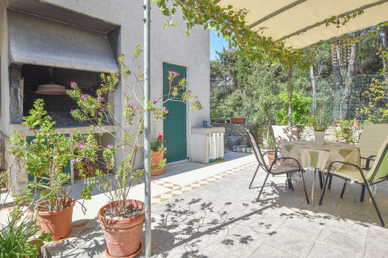 Courtyard 3, Apartment Ivan, Sali