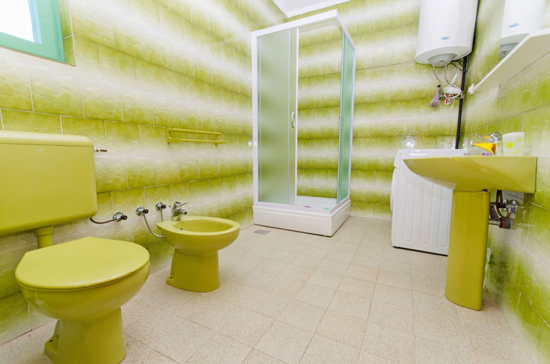 Bathroom 3, Apartments Mladenka, Okrug