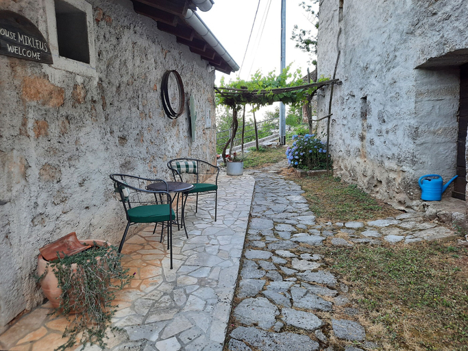 Courtyard 2, House Mikleus, Opatija/Veprinac