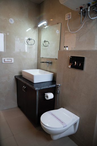 Bathroom 2, Hardys Retreat, Shimla