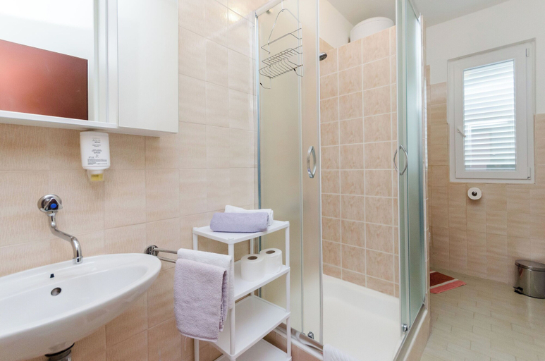 Bathroom 2, Rooms Mladen P, Lopar/Supetarska Draga