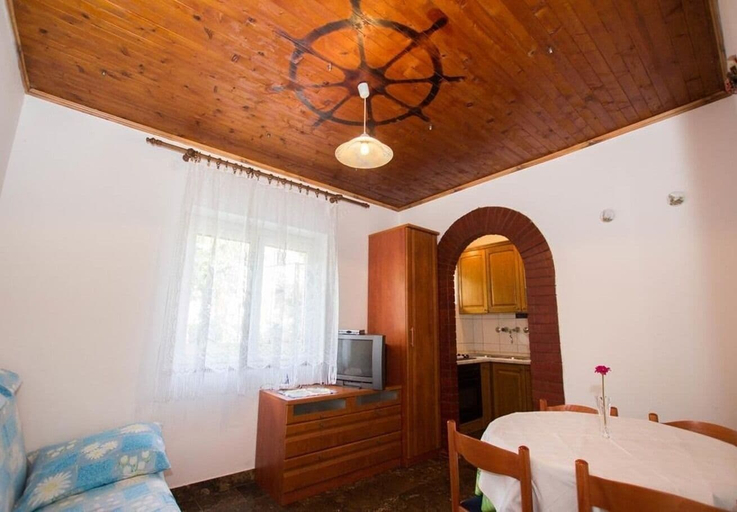 Others 5, Apartments Juri, Sućuraj