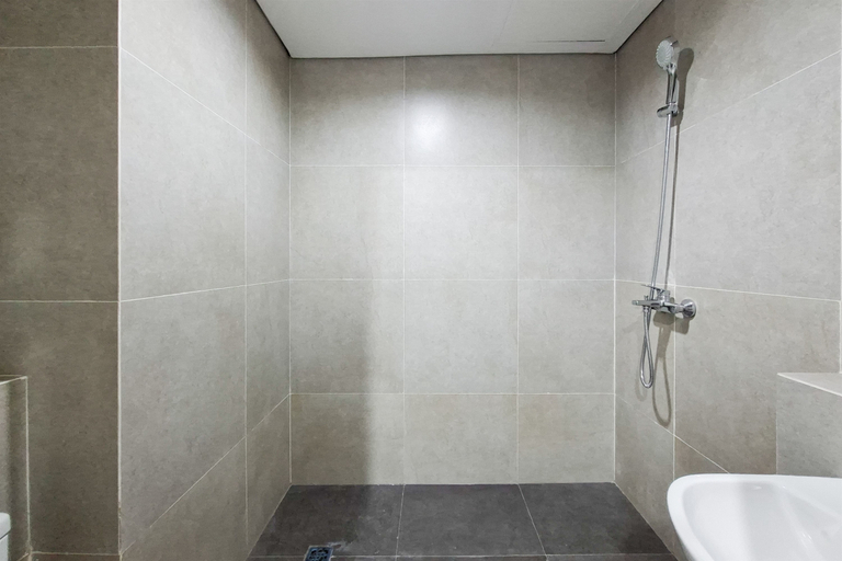 Bathroom 4, Tranquil and Chic 1BR at The Ayoma Apartment By Travelio, Tangerang Selatan