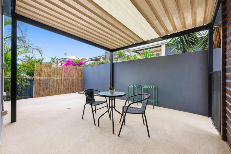 Balcony/terrace, Beachside Apartment with Secure Parking, Gold Coast