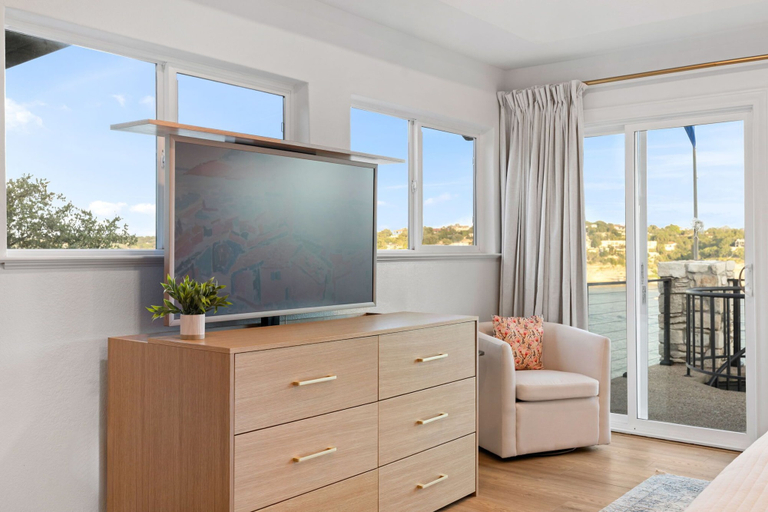 Room 3, Chasing Summer - Private Lakefront Luxury on Lake, Travis