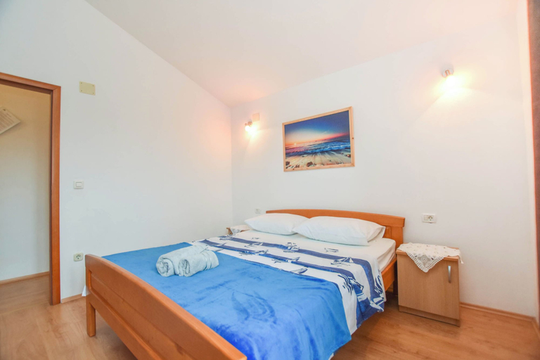 Bedroom 4, Apartments Studenac, Tkon