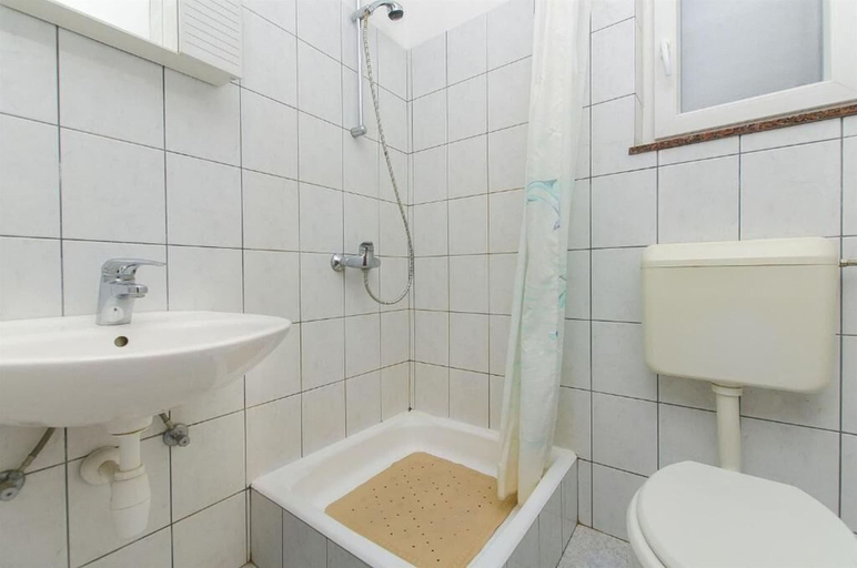 Bathroom 5, Apartments Nada, Šibenik