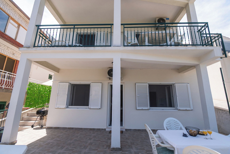 Others 5, Apartments Ivica, Primošten