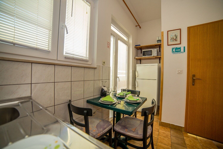 Others 5, Apartments Saga, Omiš