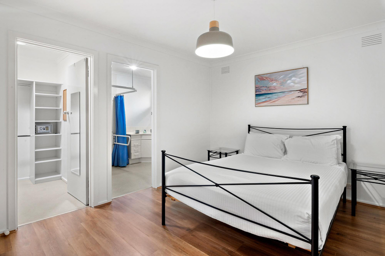 Bedroom 5, Spacious 4-Bed House with Garden in Doncaster, Manningham - West