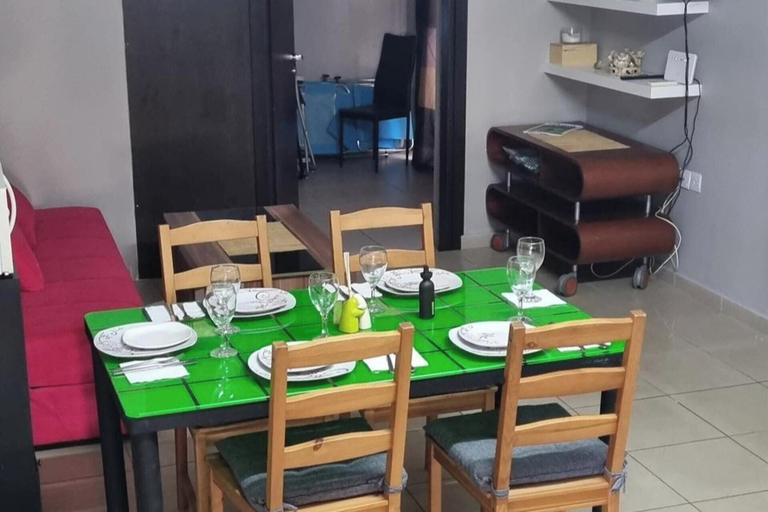 Dining 3, 2br-7 Guests-free Parking-pool-aircon