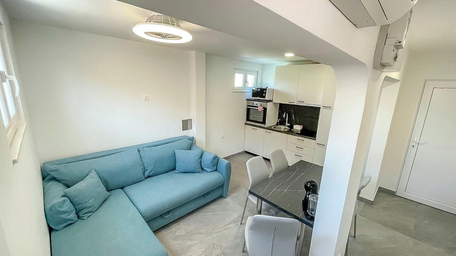 Others 5, Apartments Rouge, Sveti Filip i Jakov