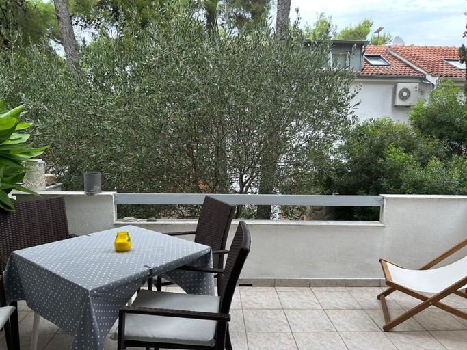 Others 5, Apartments Matkov, Jelsa