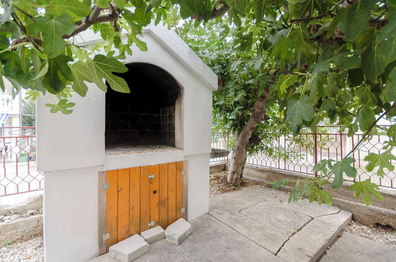 BBQ/picnic area, Apartment Orchid, Vodice