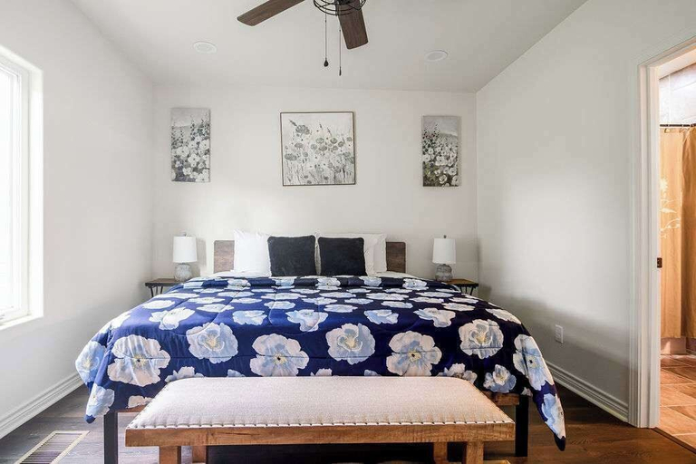 Room 4, Charming Farmhouse W/hot-tub Near 290 Wine Trail, Gillespie