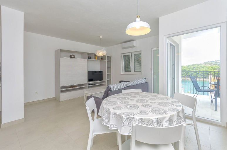 Others 5, Apartments Tribunj Mali Mago, Vodice